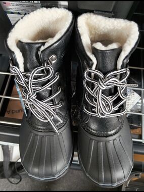 New London Fog Girls Kids Black Lace-Up Casual Winter Boots Insulated Size 2 NWT